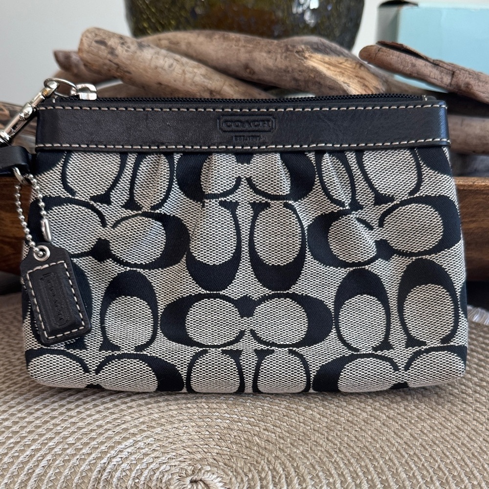 Coach Black and Cream Signature Canvas Wristlet NWOT